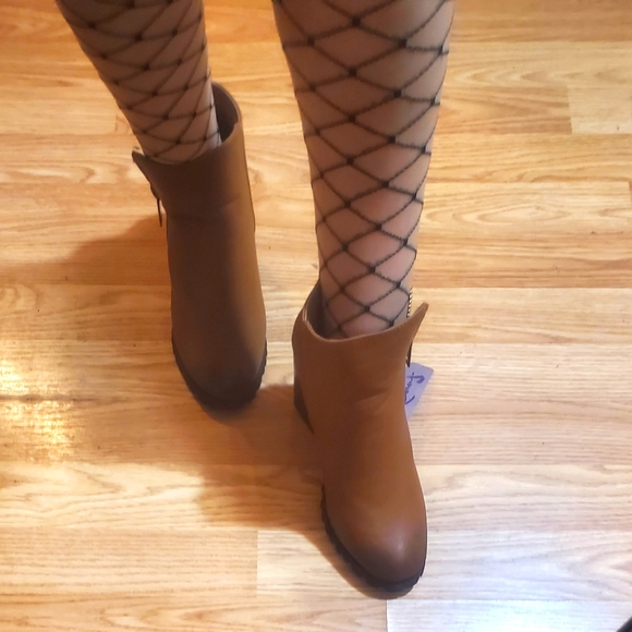 "NEW"Seven7footwear Hannah Boots - Picture 3 of 4